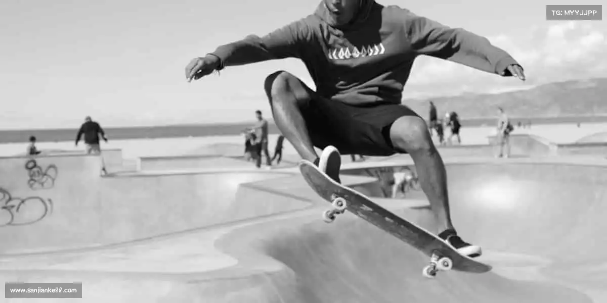 <strong>milan米兰</strong>💪每一次挥汗，都是对自我的超越！来这里，点燃运动热血！